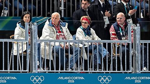 K&ouml;nig Harald (2.v.l.) und K&ouml;nigin Sonja (3.v.l.) in Mailand.