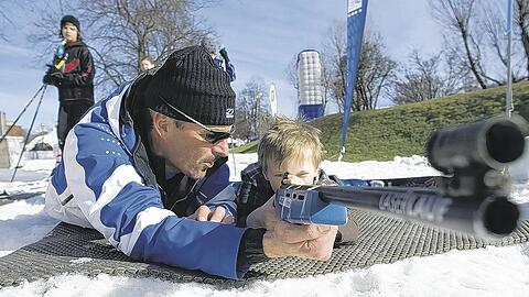 Früh übt sich, wer später auf Michael Greis&rsquo; Spuren wandeln will: Auch Kleine können sich am Wochenende im Olympiapark als Biathlet versuchen.