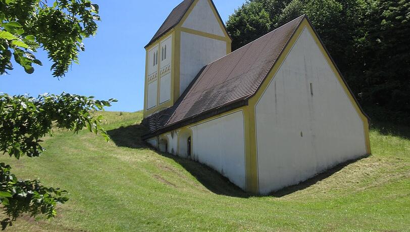 Die Kirche des Kunstprojekts "Versunkenes Dorf". Die Kirche des Kunstprojekts "Versunkenes Dorf".