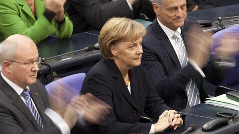 Angela Merkel nach ihrer Wahl zur Kanzlerin im Reichstag