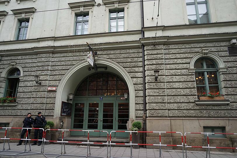 Die Polizei bezog am Freitag schon früh Stellung.