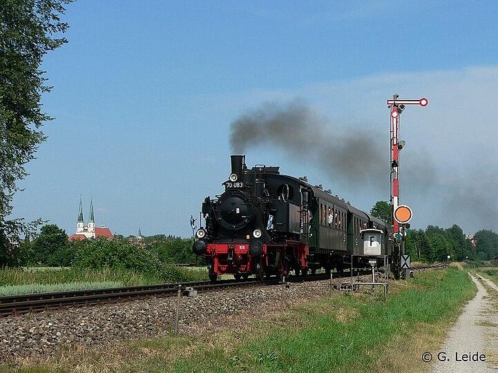 Mit der Dampflok geht es rund um München.