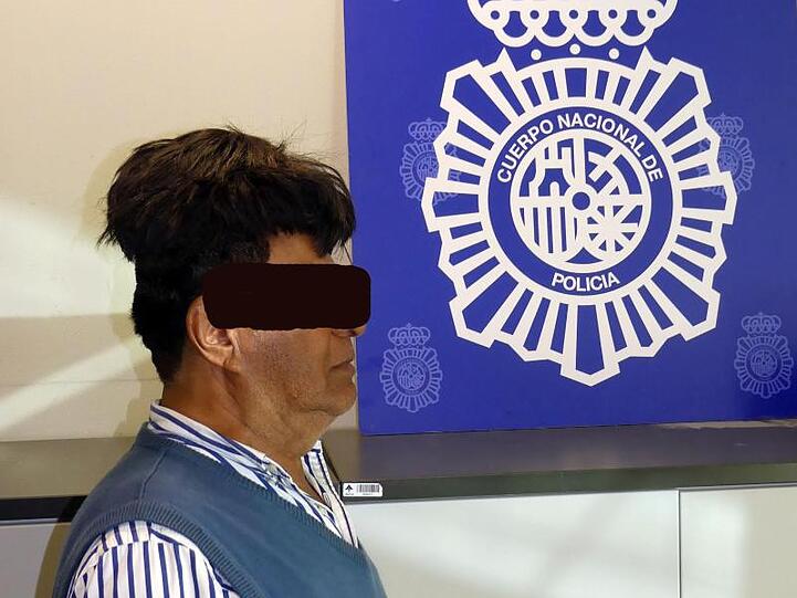 "Bad-Hair-Day": So versuchte der Drogenkurier, die Sicherheitskontrolle auf dem Flughafen von Barcelona zu passieren.