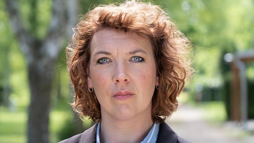 "Polizeiruf 110: Seine Familie kann man sich nicht aussuchen": Melly Böwe (Linda Beckmann) ermittelt neben Katrin König.