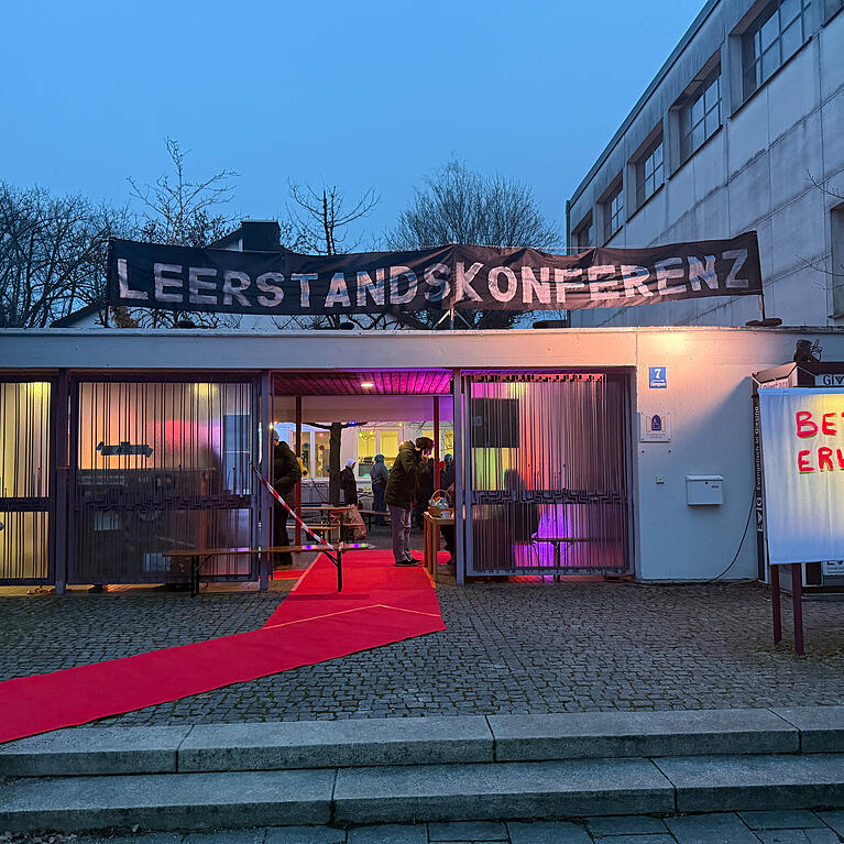 Organisiert wurde die Leerstandskonferenz in der Philippuskirche in Giesing von Der Linken M&uuml;nchen, von der Initiative "Abbrechen Abbrechen" und vom B&uuml;ndnis "Freir&auml;umen".