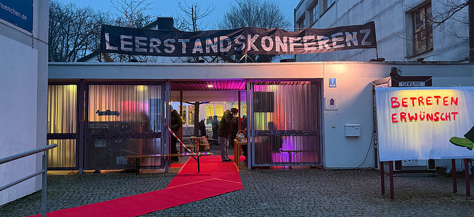 Organisiert wurde die Leerstandskonferenz in der Philippuskirche in Giesing von Der Linken M&uuml;nchen, von der Initiative "Abbrechen Abbrechen" und vom B&uuml;ndnis "Freir&auml;umen".
