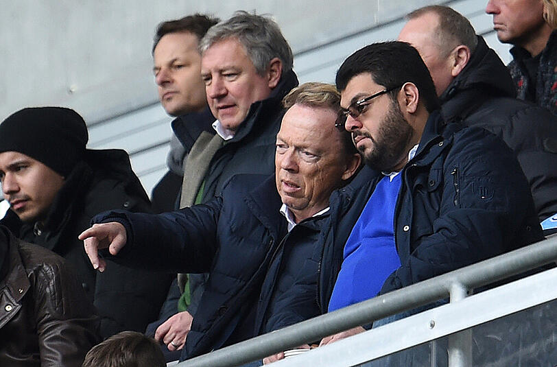 Löwen-Präsident Peter Cassalette (l) mit Investor Hasan Ismaik. Der Jordanier woll offenbar beim Spiel in Leipzig dabei sein.