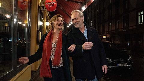 Die Kriminalkommissare Anna Janneke (Margarita Broich) und Paul Brix (Wolfram Koch) in ihrem letzten "Tatort: Es grünt so grün, wenn Frankfurts Berge blüh'n".