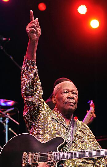 B. B. King bei einem Konzert in Bonn.