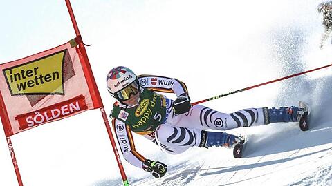 Viktoria Rebensburg beim Riesenslalom in Sölden.