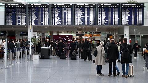Am Flughafen München sind am Abend erneut Flüge ausgefallen.