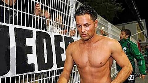 Fürths Joker Sebastian Ghasemi-Nobakht (l.) gibt nach seinem Last-Minute-Ausgleich auf St. Pauli den Flitzer.