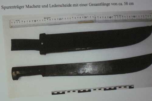 Mit dieser Machete verletzte der Mann sie Frau schwer am Hals