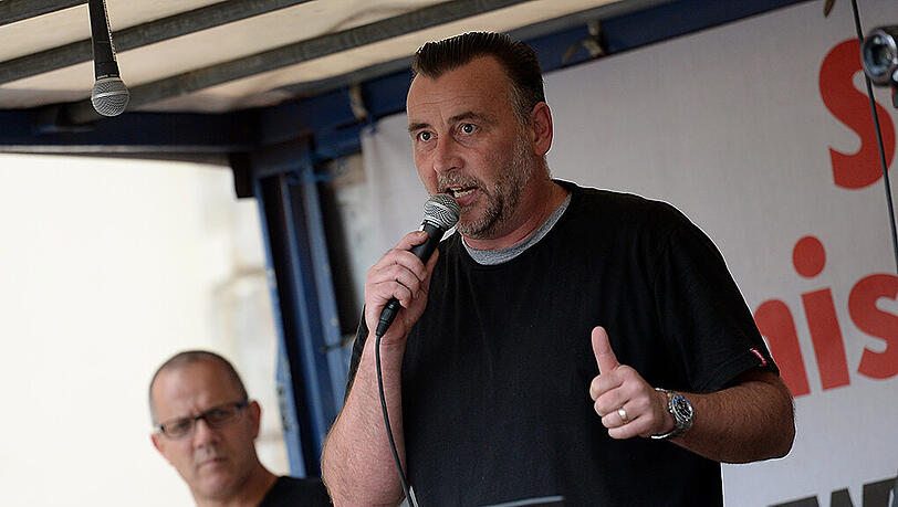 Lutz Bachmann bei der Pegida-Kundgebung in Dresden. Lutz Bachmann bei der Pegida-Kundgebung in Dresden.