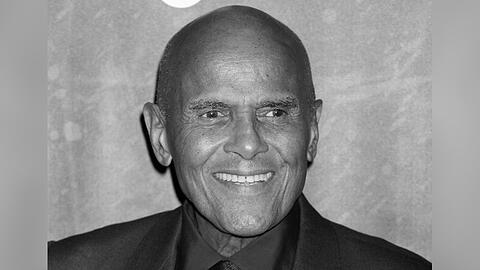 Viele Stars haben ihre Erinnerungen an Harry Belafonte in den sozialen Medien geteilt.