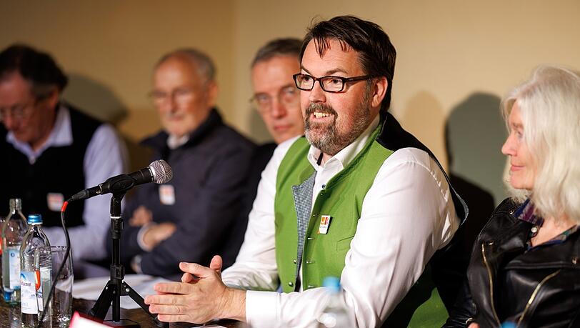 Andre Hartmann, künstlerischer Leiter der Münchner Lach- und Schießgesellschaft, auf einer Pressekonferenz zur Wiedereröffnung. Andre Hartmann, künstlerischer Leiter der Münchner Lach- und Schießgesellschaft, auf einer Pressekonferenz zur Wiedereröffnung.