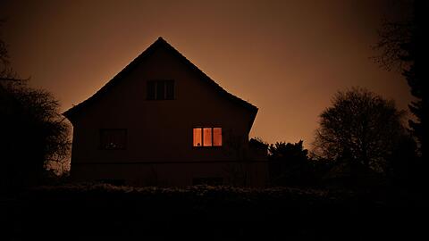 Am dritten Tag des Stromausfalls in Teilen Berlins warten 30.000 Haushalte weiter auf Energie.