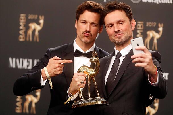 Simon Verhoeven (re.) und Florian David Fitz beim Bambi 2017. Simon Verhoeven (re.) und Florian David Fitz beim Bambi 2017.