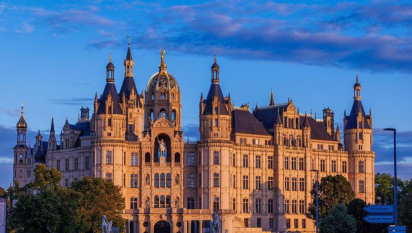 Vor der Wahl in Mecklenburg-Vorpommern überholt die SPD die AfD in einer ZDF-Umfrage. (Archivbild) Vor der Wahl in Mecklenburg-Vorpommern überholt die SPD die AfD in einer ZDF-Umfrage. (Archivbild)