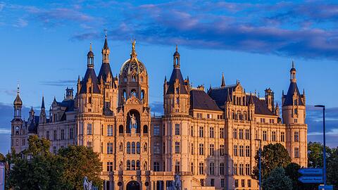 Vor der Wahl in Mecklenburg-Vorpommern &uuml;berholt die SPD die AfD in einer ZDF-Umfrage. (Archivbild)