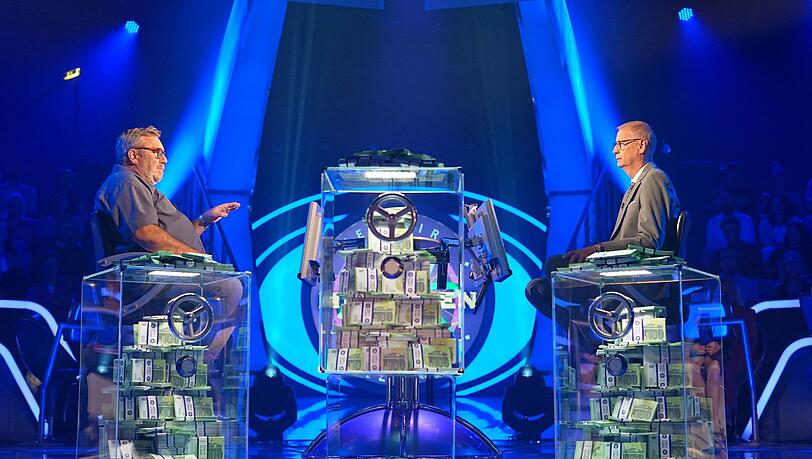 Günther Jauch (rechts) quetschte Kandidat Kraul bei der "3-Millionen-Euro-Woche" nicht nur zum Quiz-Wissen, sondern auch zur Wahl in Sachsen-Anhalt aus. Günther Jauch (rechts) quetschte Kandidat Kraul bei der "3-Millionen-Euro-Woche" nicht nur zum Quiz-Wissen, sondern auch zur Wahl in Sachsen-Anhalt aus.