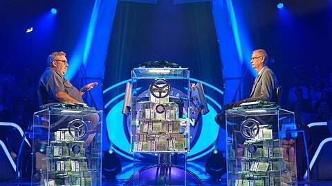 G&uuml;nther Jauch (rechts) quetschte Kandidat Kraul bei der "3-Millionen-Euro-Woche" nicht nur zum Quiz-Wissen, sondern auch zur Wahl in Sachsen-Anhalt aus.