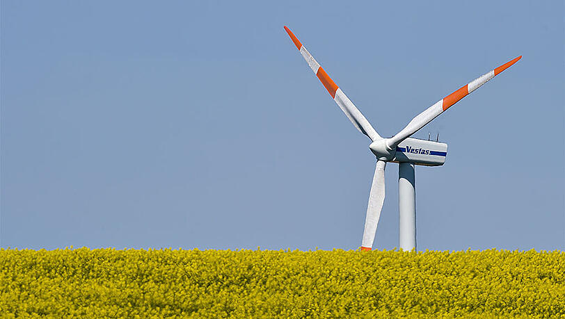 Erneuerbare Energien haben in Deutschland im vergangenen Jahr bei Erzeugung und Verbrauch den Spitzenplatz vor der Braunkohle übernommen. Erneuerbare Energien haben in Deutschland im vergangenen Jahr bei Erzeugung und Verbrauch den Spitzenplatz vor der Braunkohle übernommen.