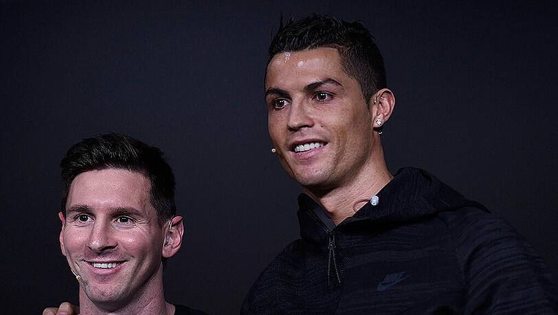 Cristiano Ronaldo (rechts) von Real Madrid liegt vor den Achtelfinalrückspielen der Champions League in der ewigen Torjägerliste der Königsklasse mit 89 Treffer sieben Tore vor seinem Erzrivalen Lionel Messi (82) vom FC Barcelona. Cristiano Ronaldo (rechts) von Real Madrid liegt vor den Achtelfinalrückspielen der Champions League in der ewigen Torjägerliste der Königsklasse mit 89 Treffer sieben Tore vor seinem Erzrivalen Lionel Messi (82) vom FC Barcelona.