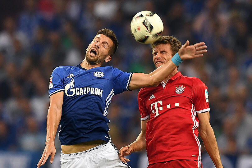 Thomas Müller Note 4: Hatte es oft mit der &bdquo;Kante&ldquo; Nastasic zu tun. Schwere Kost für Müller. Kein Spiel für schwache Waden. Fand die entscheidende Lücke nicht.