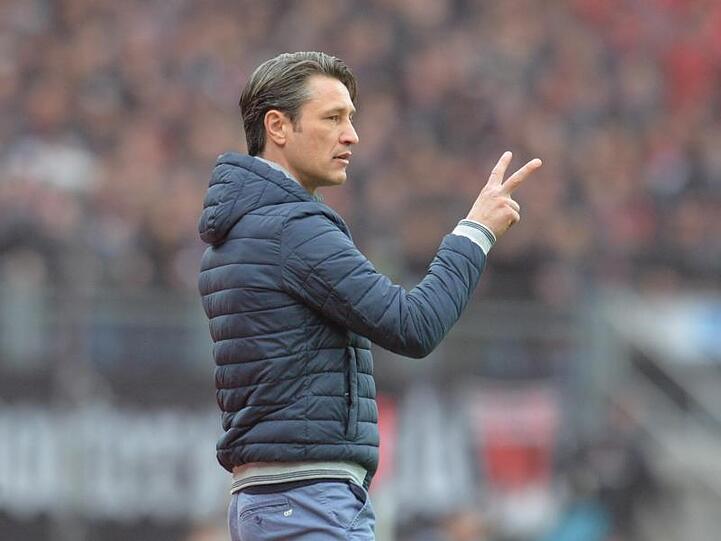 Münchens Trainer Niko Kovac gibt Anweisungen. Foto: Timm Schamberger/Archivbild