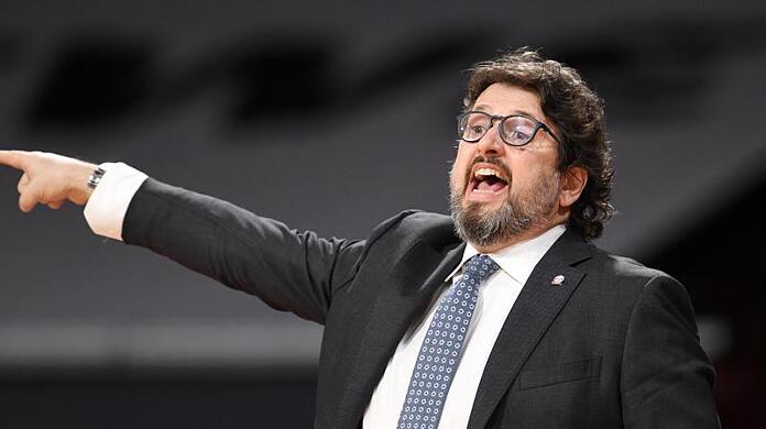 Der Trainer von München Andrea Trinchieri.