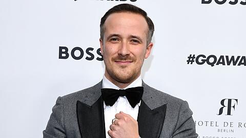 Mode-Influencer und Politiker-Sohn Joe Laschet hat seiner Freundin einen Heiratsantrag gemacht.