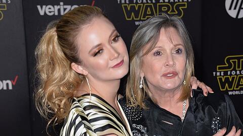 Carrie Fisher (re.) und Tochter Billie Lourd bei einer "Star Wars"-Premiere im Jahr 2015.