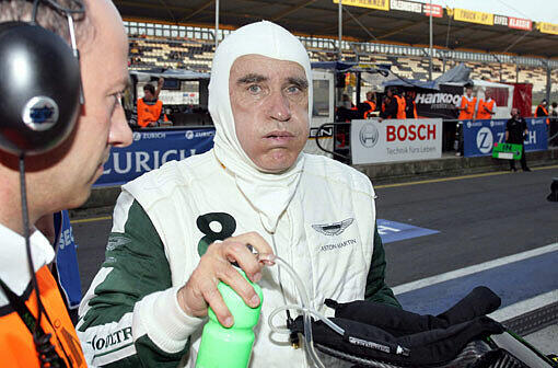 Aston-Martin-Chef Ulrich Bez als Rennfahrer auf dem Nürburgring...