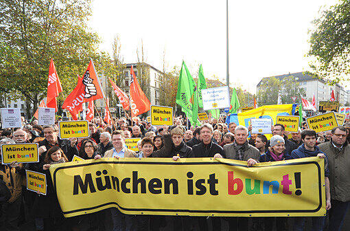 Etwa 20 Kundgebungsteilnehmer, über 1.000 Polizisten und insgesamt etwa 1.500 Gegendemonstranten: Das ist die Bilanz vom Münchner Demo-Samstag.