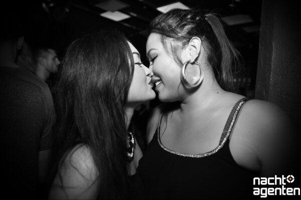 Die besten Party-Bilder vom Samstag. Hier im Crux.
