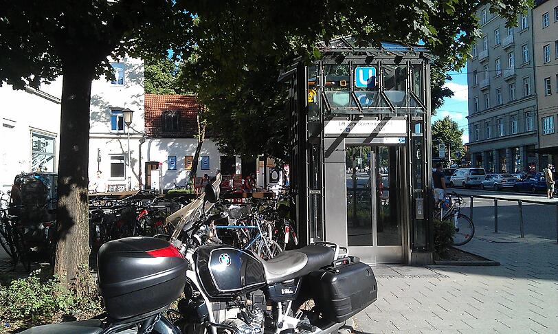... direkt an der U-Bahnstation.