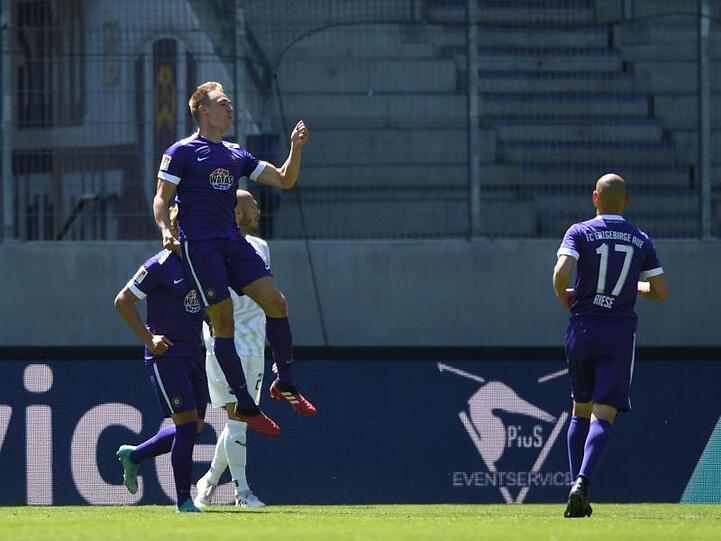 Erzgebirge Aue feierte einen 3:1-Heimsieg gegen den SV Sandhausen.