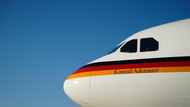 Der Regierungs-Airbus A340 "Konrad Adenauer". Zuletzt haben mehrfach haben die Flugzeuge der Bundesregierung mit Pannen Schlagzeilen gesorgt. Der Regierungs-Airbus A340 "Konrad Adenauer". Zuletzt haben mehrfach haben die Flugzeuge der Bundesregierung mit Pannen Schlagzeilen gesorgt.