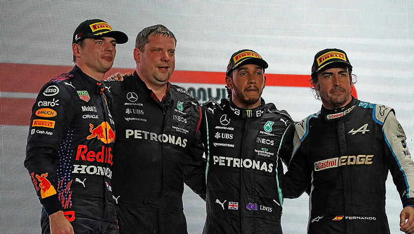 Beenden Fernando Alonso (r.) und Lewis Hamilton (2.v.r.) nach dem letztem WM-Rennen auch ihre Formel -1-Karriere?