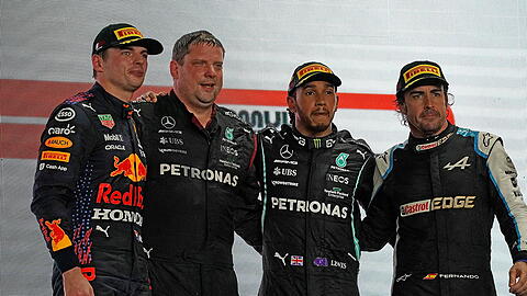 Beenden Fernando Alonso (r.) und Lewis Hamilton (2.v.r.) nach dem letztem WM-Rennen auch ihre Formel -1-Karriere?