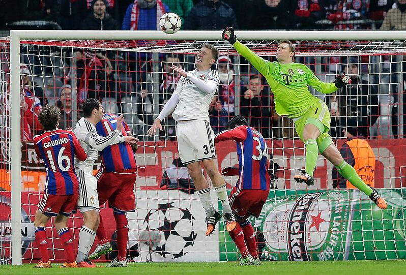 MANUEL NEUER: NOTE 2

Parierte nach 24 tatenlosen Minuten überragend gegen Doumbia. Und sonst? Gab gelegentlich Manu, den Liber. Aber selbst da kaum gefordert.
