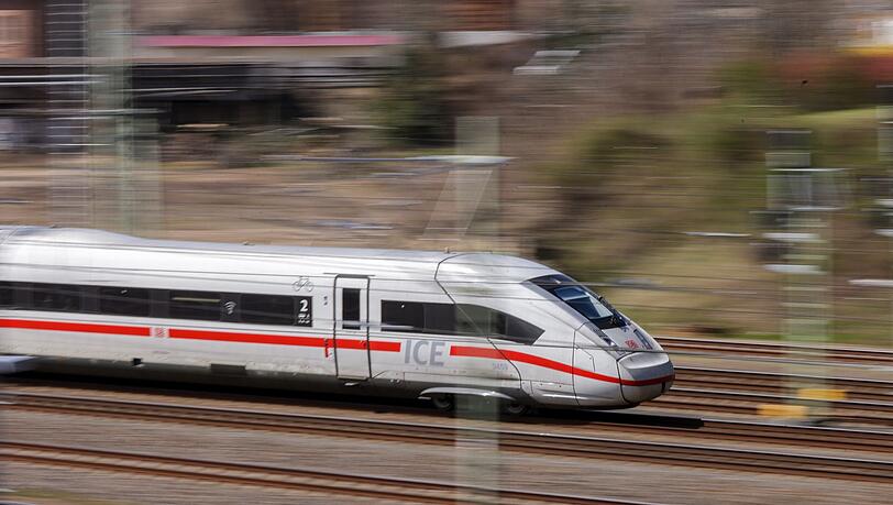 Die Bahn kämpft weiter mit ihrer Pünktlichkeit. (Archivbild)