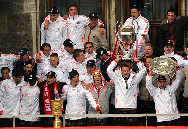 Mia san Triple. Die Bilder von der Bayern-Siegesfeier auf dem Rathaus-Balkon.