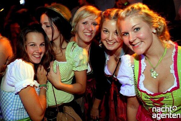 Auch zur Schwanthalerstraße ist es nicht weit, und dort begrüßt das Jack Rabbit zu "Jack's Wiesn". Mehr Bilder: www.nachtagenten.de
