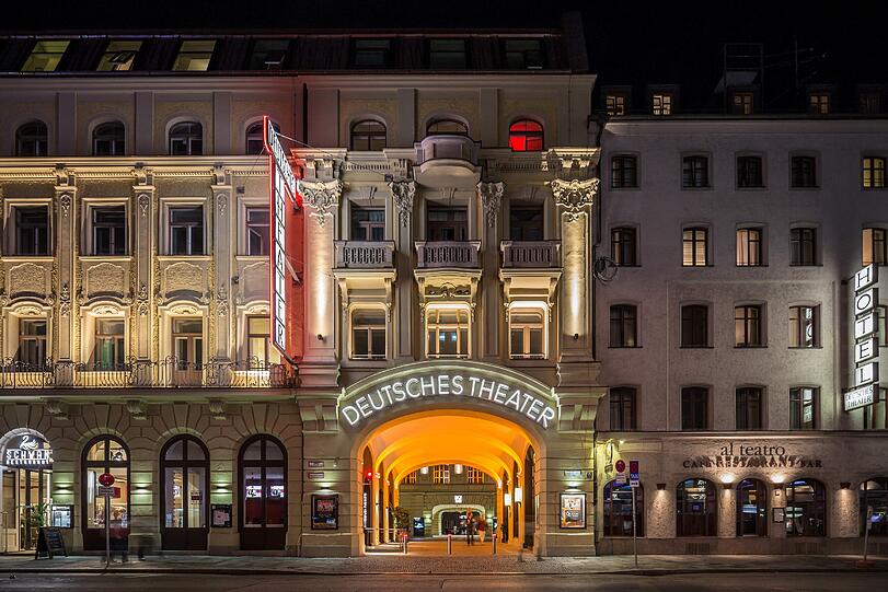 München leuchtet auch in der Umgebung des Hauptbahnhofs: Das Deutsche Theater in der Schwanthaler Straße.