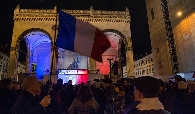 600 Münchner gedachten der Terroropfer von Paris. Die Bilder!