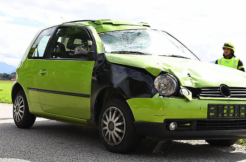 Tragischer Ausgang eines Verkehrsunfalls in Traunstein. Nach dem Zusammenstoß mit einem Auto ist ein 70-jähriger Radler noch am Unfallort gestorben.
