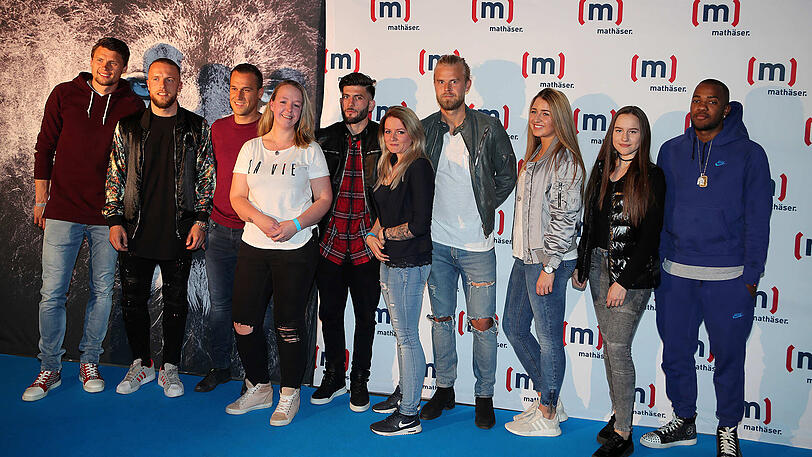 Die Löwen im Kino - beim "High Speed meet and greet" im Mathäser Kino. Bei "Fast + Furious 8"! Die Fans hatten so die Gelegenheit, die 1860-Profis mal in einer ganz anderen Umgebung zu erleben. Es gab Selfies ohne Ende, Autogramme bis zum Abwinken, Popcorn in rauen Mengen, spannende Duelle am Kicker. Die Bilder.