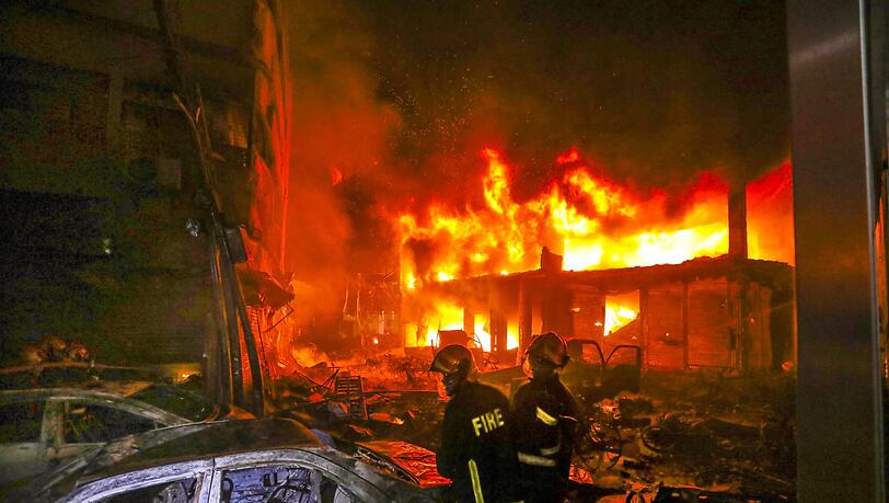 Bei dem Großbrand wurden mehrere Dutzend Menschen getötet. Bei dem Großbrand wurden mehrere Dutzend Menschen getötet.